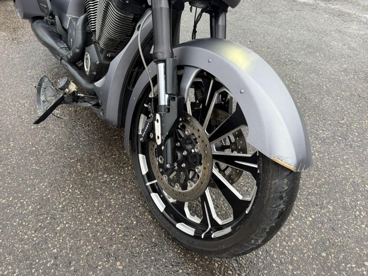 2016 Victory Magnum X-1 STEALTH EDITION, RARE, BIG WHEEL, LIGHT DAMAGE - Photo #10