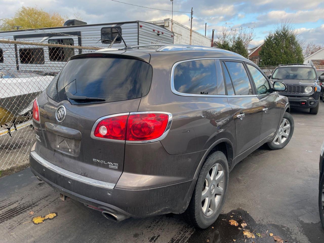 2009 Buick Enclave CXL *AWD, 7 PASSENGER SEATS, LEATHER HEATED SEATS* - Photo #4