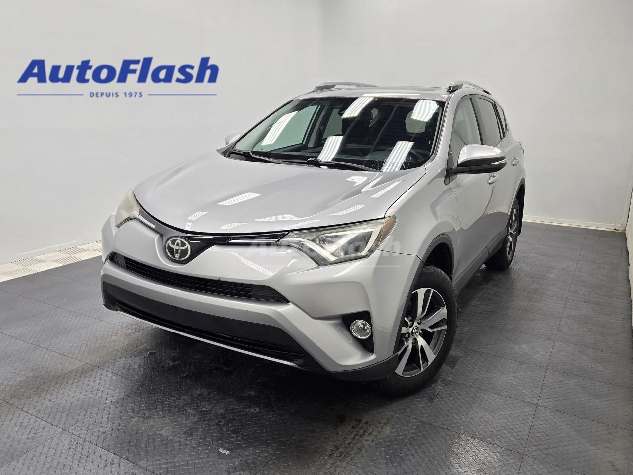 Used 2017 Toyota RAV4 XLE, BAS-KILO!!!, TOIT-OUVRANT, BLUETOOTH, CAMERA for sale in Saint-Hubert, QC