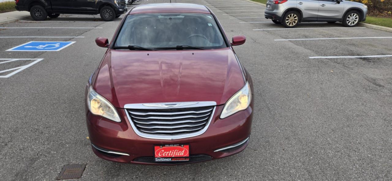 Used 2013 Chrysler 200 LX 4dr Sedan Automatic for sale in Mississauga, ON