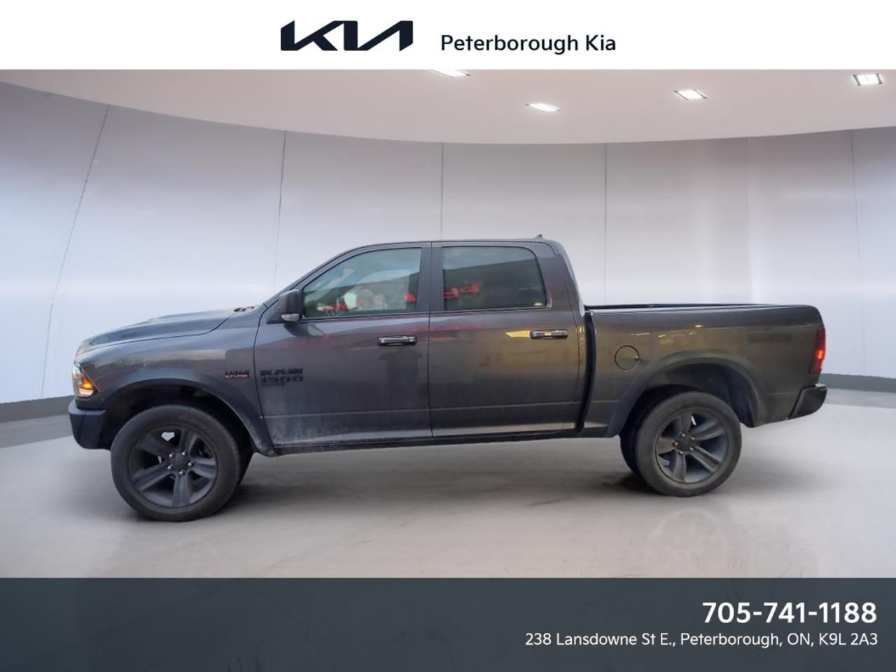 Used 2022 RAM 1500 Classic Warlock cabine d'équipe 4x4 caisse de 5 pi 7 po for sale in Peterborough, ON