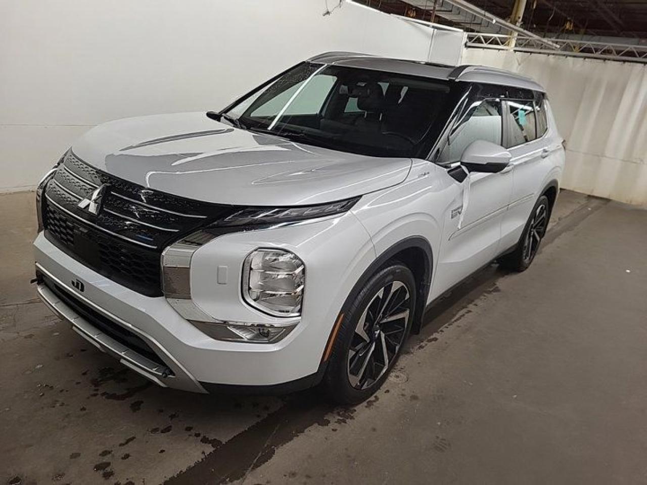 Used 2023 Mitsubishi Outlander Phev SEL  AWC | 7 Pass | Leather | Panoramic Sunroof | Nav | 360 Camera | Heated Steering + Seats for sale in Guelph, ON