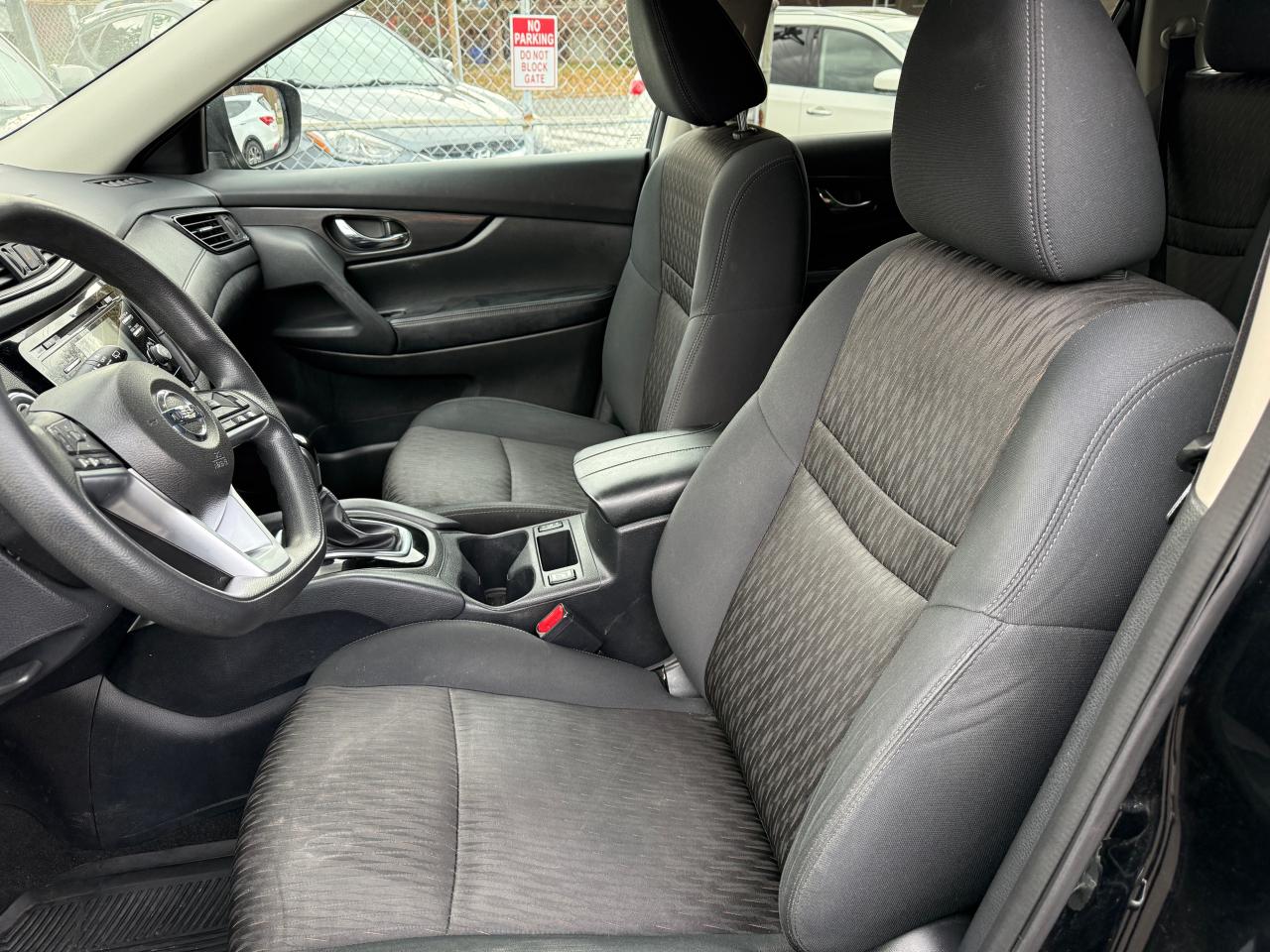 2017 Nissan Rogue SV - Photo #8