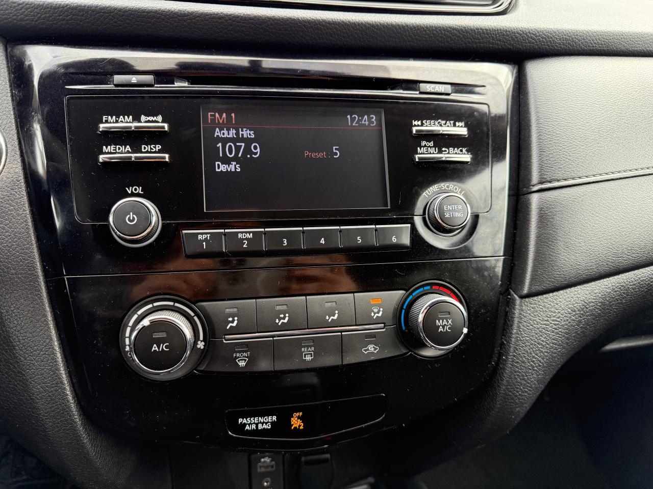2017 Nissan Rogue SV - Photo #11