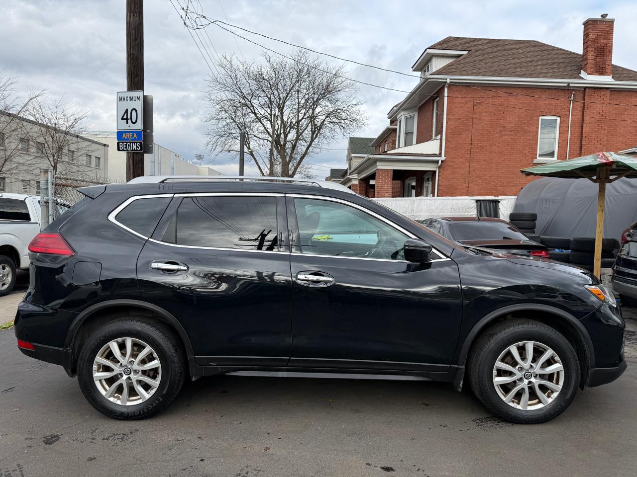 2017 Nissan Rogue SV - Photo #5