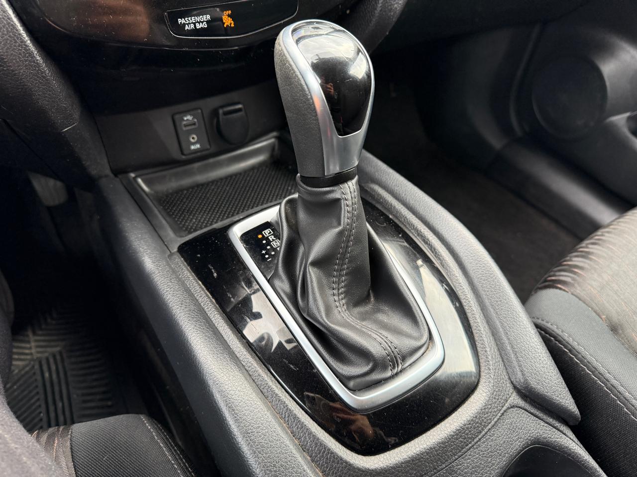 2017 Nissan Rogue SV - Photo #10