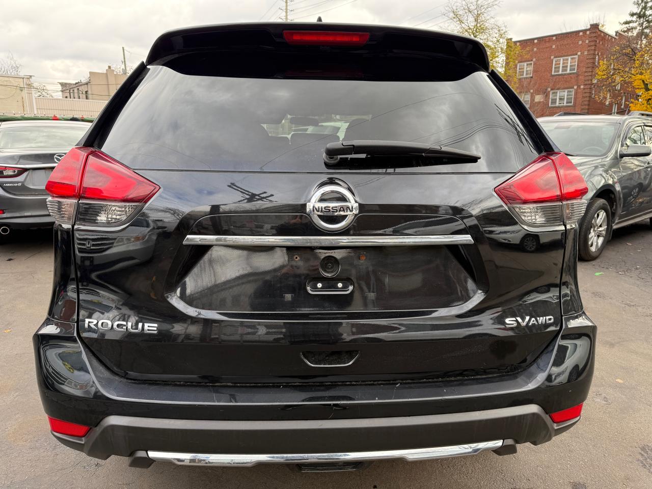 2017 Nissan Rogue SV - Photo #4