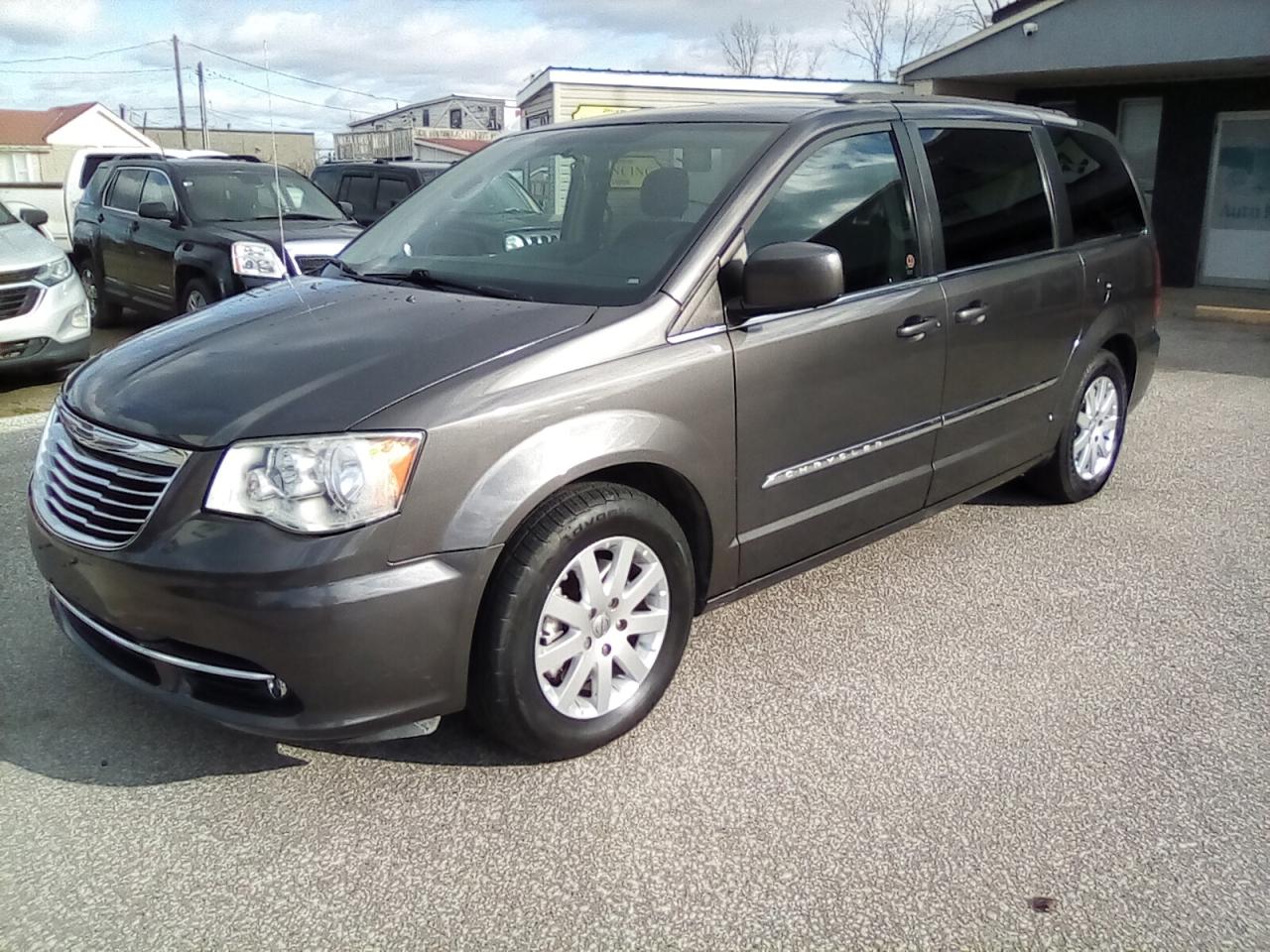 Used 2015 Chrysler Town & Country TOURING for sale in Leamington, ON