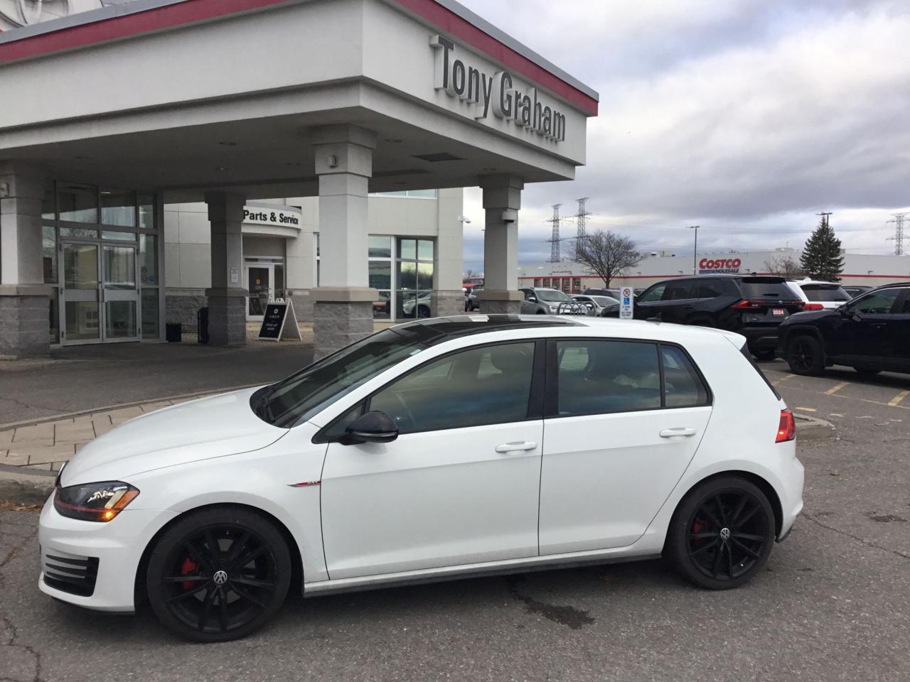 Used 2017 Volkswagen Golf GTI 5-Door Autobahn for sale in Ottawa, ON