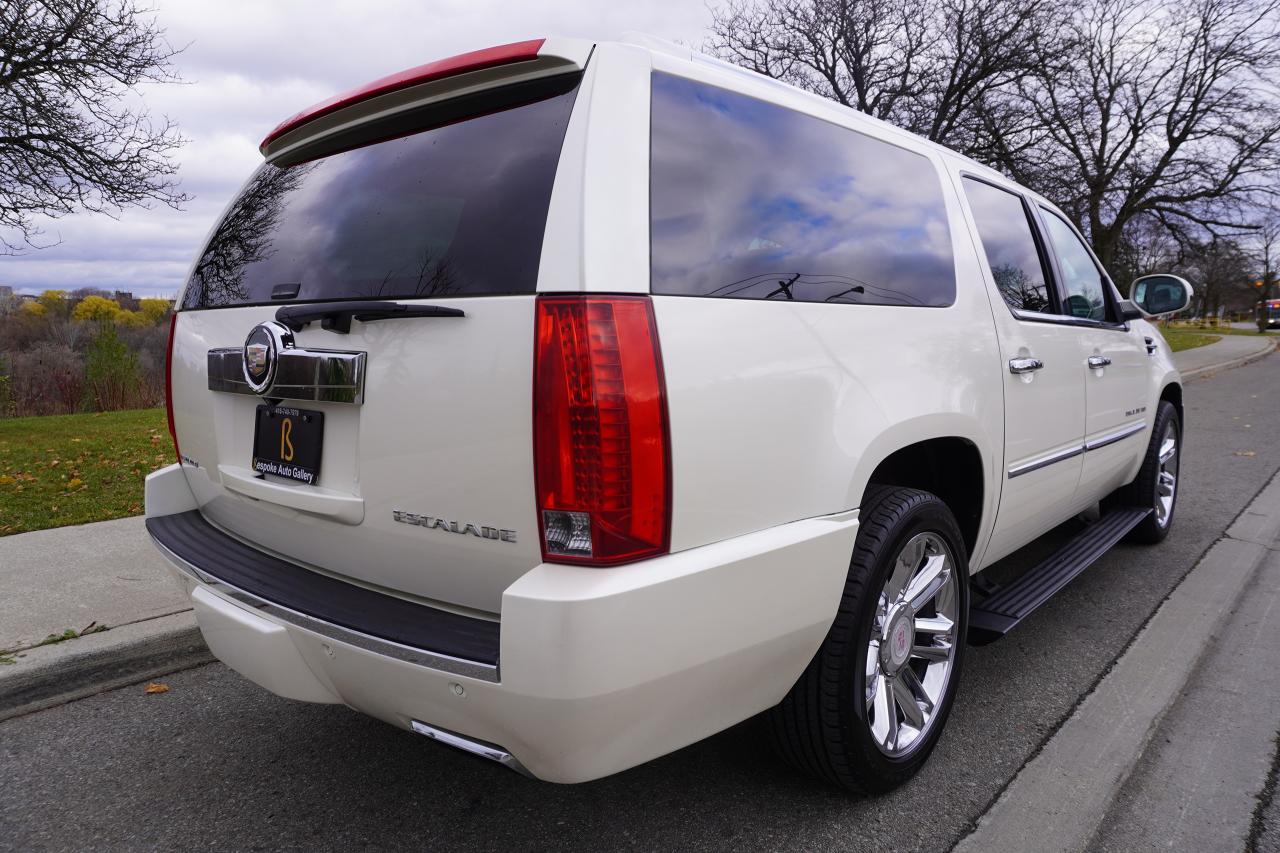 2013 Cadillac Escalade ESV 1 OWNER / NO ACCIDENTS / 6 PASSENGER / PLATINUM Photo3