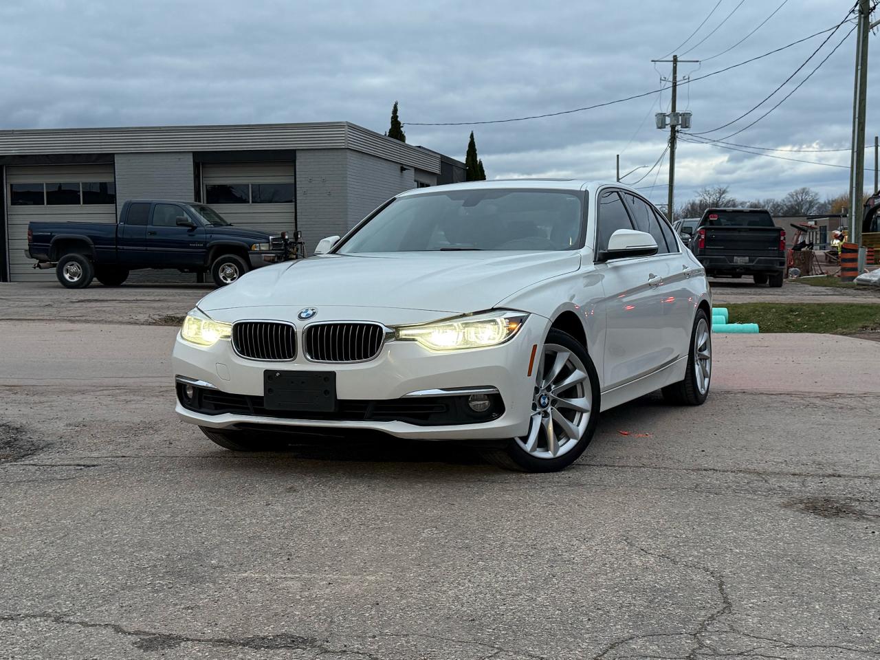 Used 2017 BMW 3 Series 330i xDrive NAVI|BLUETOOTH|SUNROOF for sale in Oakville, ON