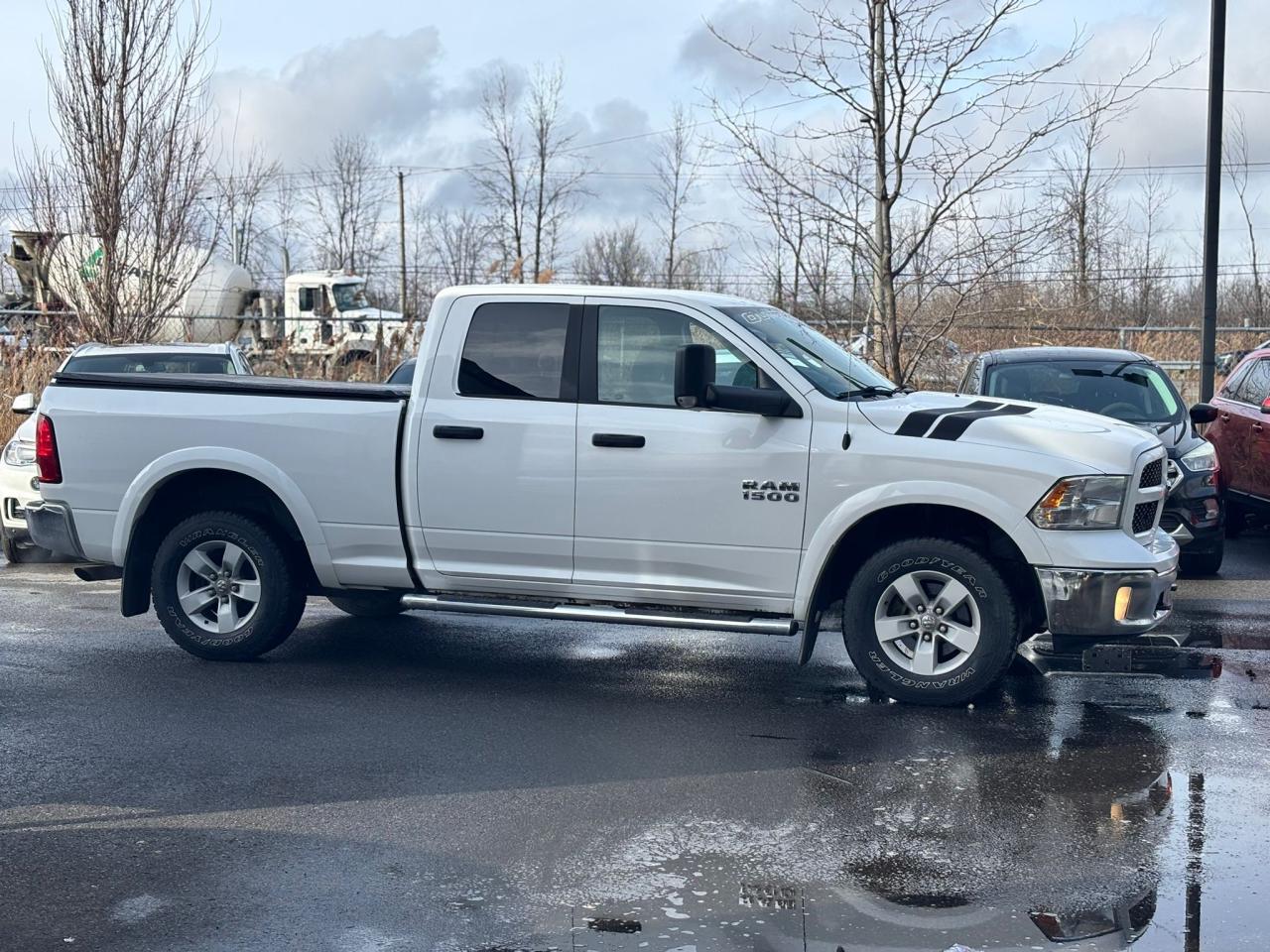 2016 RAM 1500 4WD Quad Cab 140.5" Outdoorsman - Photo #2