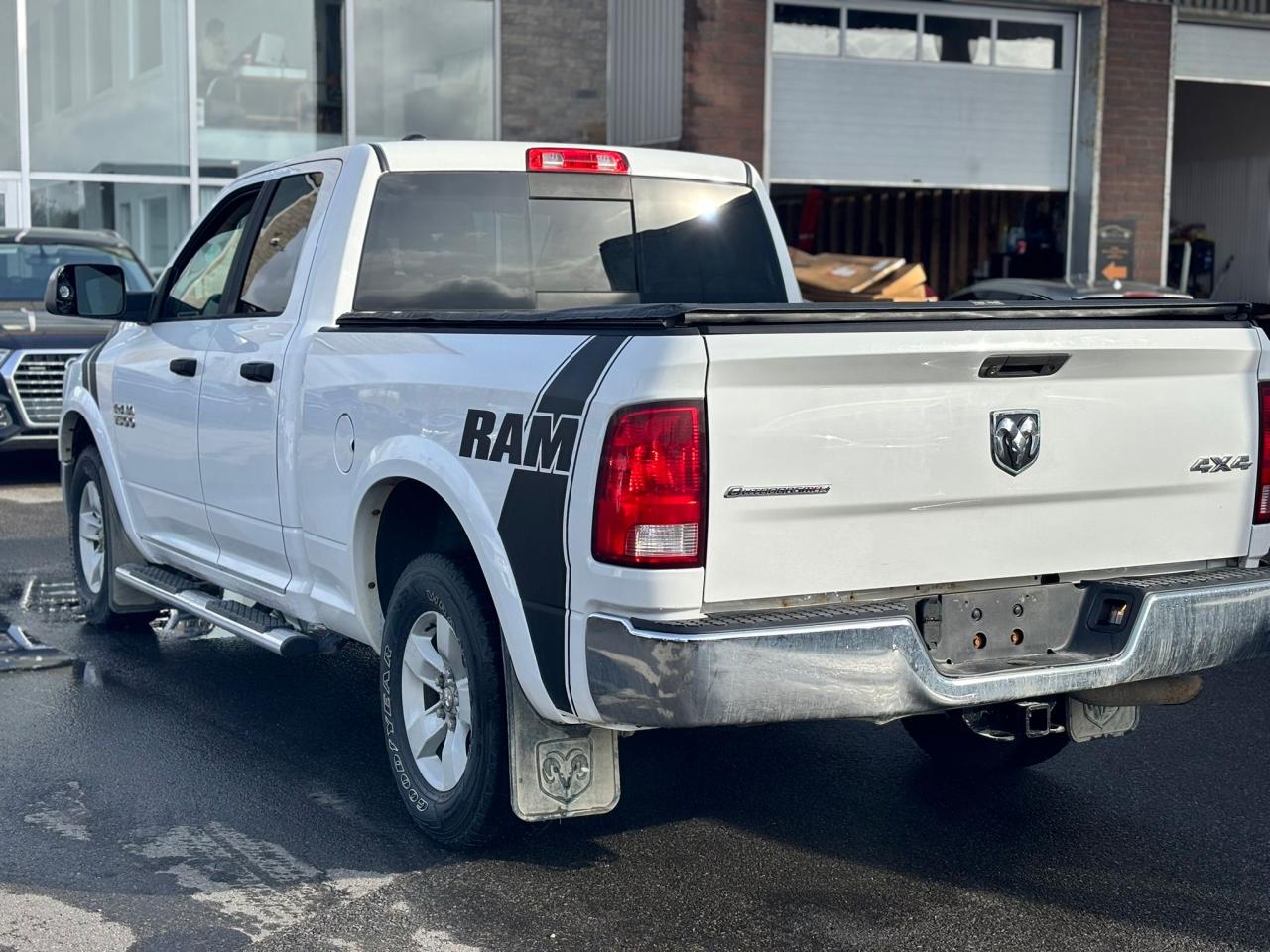 2016 RAM 1500 4WD Quad Cab 140.5" Outdoorsman - Photo #8