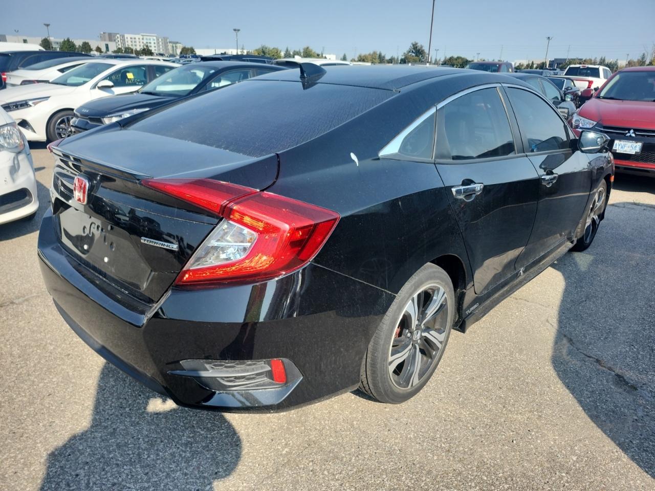 Used 2016 Honda Civic Touring *FULLY LOADED / Leather / Sunroof / Push Start for sale in Mississauga, ON