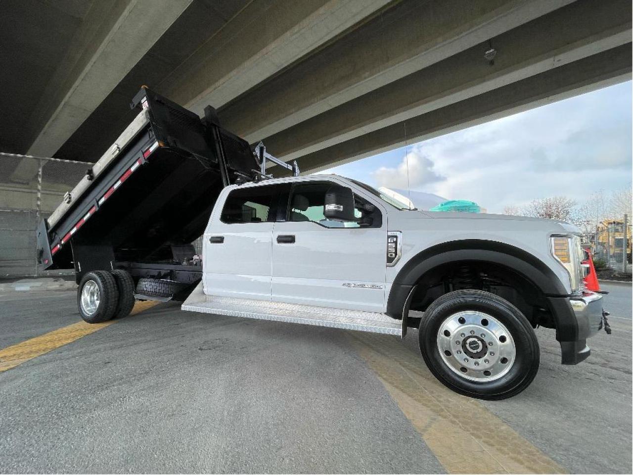 Used 2019 Ford F-550 XLT DRW 4WD DIESEL HYDRAULIC DUMP BOX TRAFFIC SIGN for sale in Langley, BC