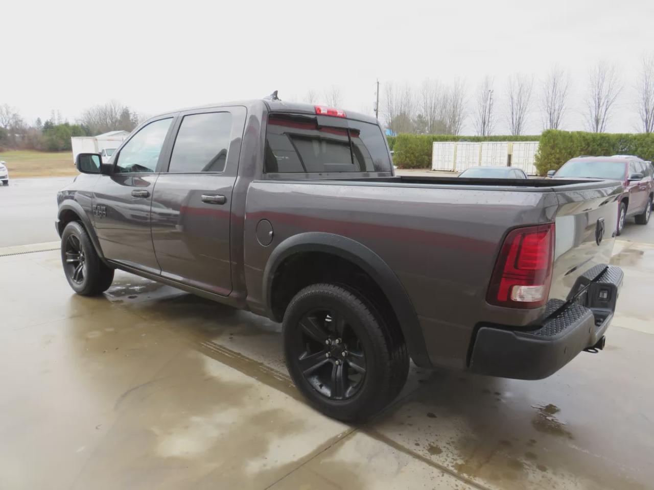 2022 RAM 1500 Classic Warlock (**4WD**ALLOY RIMS**TRAILER HITCH**REMOTE START**REVERSE CAMERA**DIGITAL TOUCHSCREEN**BLUETOOTH**CRUISE CONTROL**PUSH  BUTTON START**DUAL CLIMATE CONTROL**) Photo2