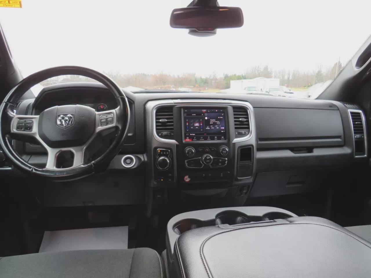 2022 RAM 1500 Classic Warlock (**4WD**ALLOY RIMS**TRAILER HITCH**REMOTE START**REVERSE CAMERA**DIGITAL TOUCHSCREEN**BLUETOOTH**CRUISE CONTROL**PUSH  BUTTON START**DUAL CLIMATE CONTROL**) Photo4