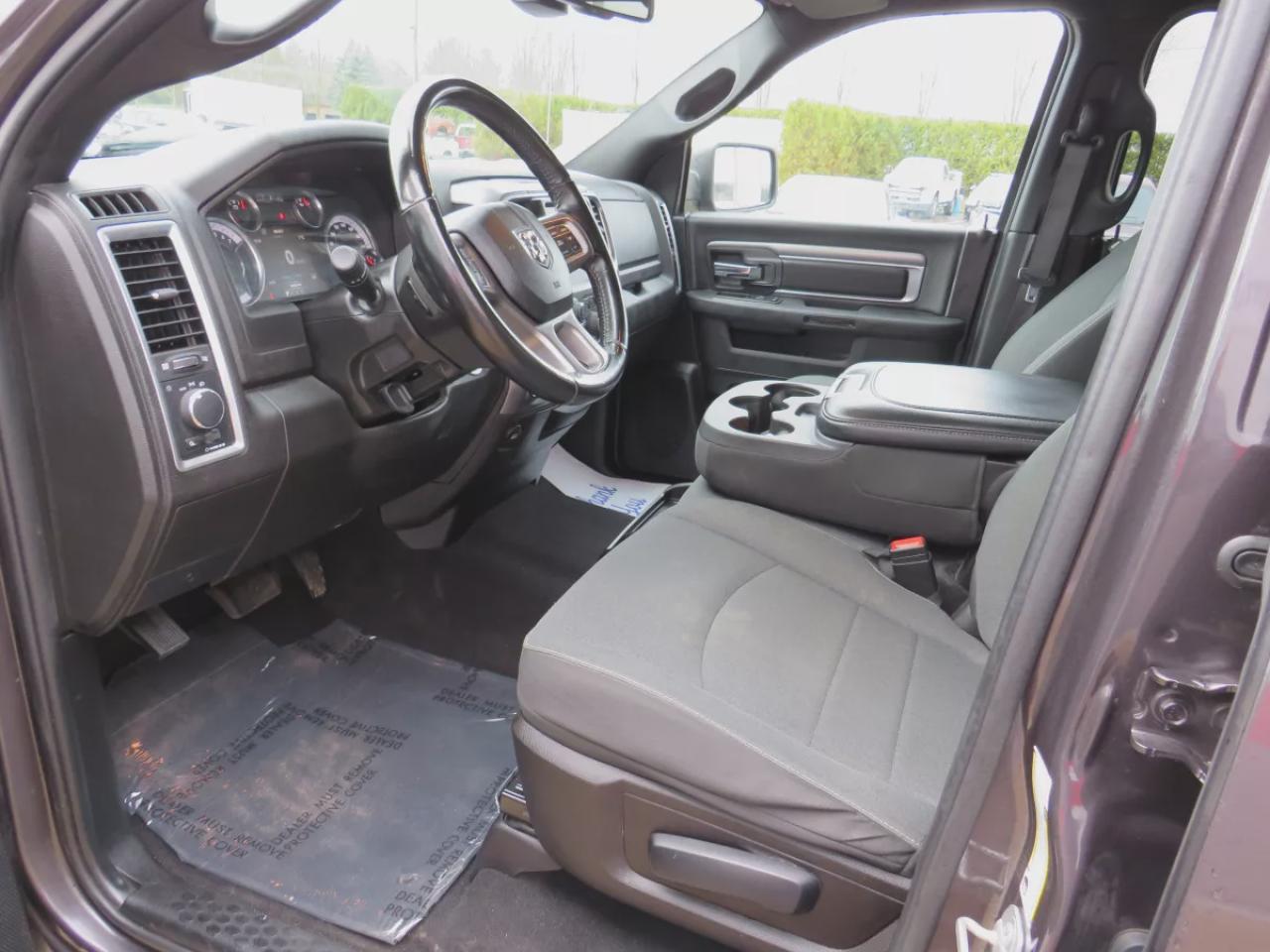 2022 RAM 1500 Classic Warlock (**4WD**ALLOY RIMS**TRAILER HITCH**REMOTE START**REVERSE CAMERA**DIGITAL TOUCHSCREEN**BLUETOOTH**CRUISE CONTROL**PUSH  BUTTON START**DUAL CLIMATE CONTROL**) Photo