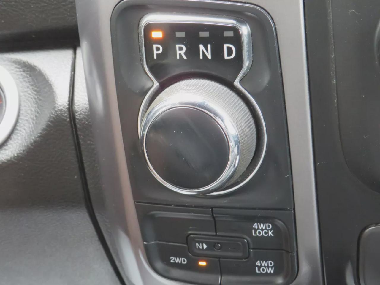 2022 RAM 1500 Classic Warlock (**4WD**ALLOY RIMS**TRAILER HITCH**REMOTE START**REVERSE CAMERA**DIGITAL TOUCHSCREEN**BLUETOOTH**CRUISE CONTROL**PUSH  BUTTON START**DUAL CLIMATE CONTROL**) Photo