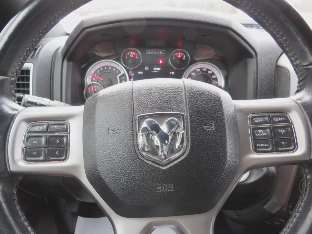 2022 RAM 1500 Classic Warlock (**4WD**ALLOY RIMS**TRAILER HITCH**REMOTE START**REVERSE CAMERA**DIGITAL TOUCHSCREEN**BLUETOOTH**CRUISE CONTROL**PUSH  BUTTON START**DUAL CLIMATE CONTROL**) Photo