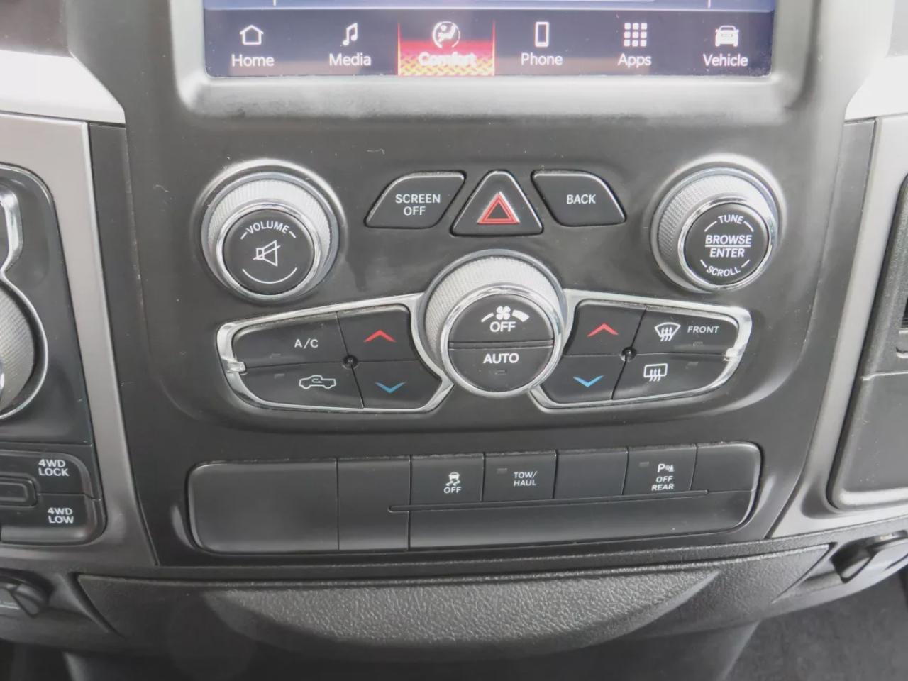 2022 RAM 1500 Classic Warlock (**4WD**ALLOY RIMS**TRAILER HITCH**REMOTE START**REVERSE CAMERA**DIGITAL TOUCHSCREEN**BLUETOOTH**CRUISE CONTROL**PUSH  BUTTON START**DUAL CLIMATE CONTROL**) Photo