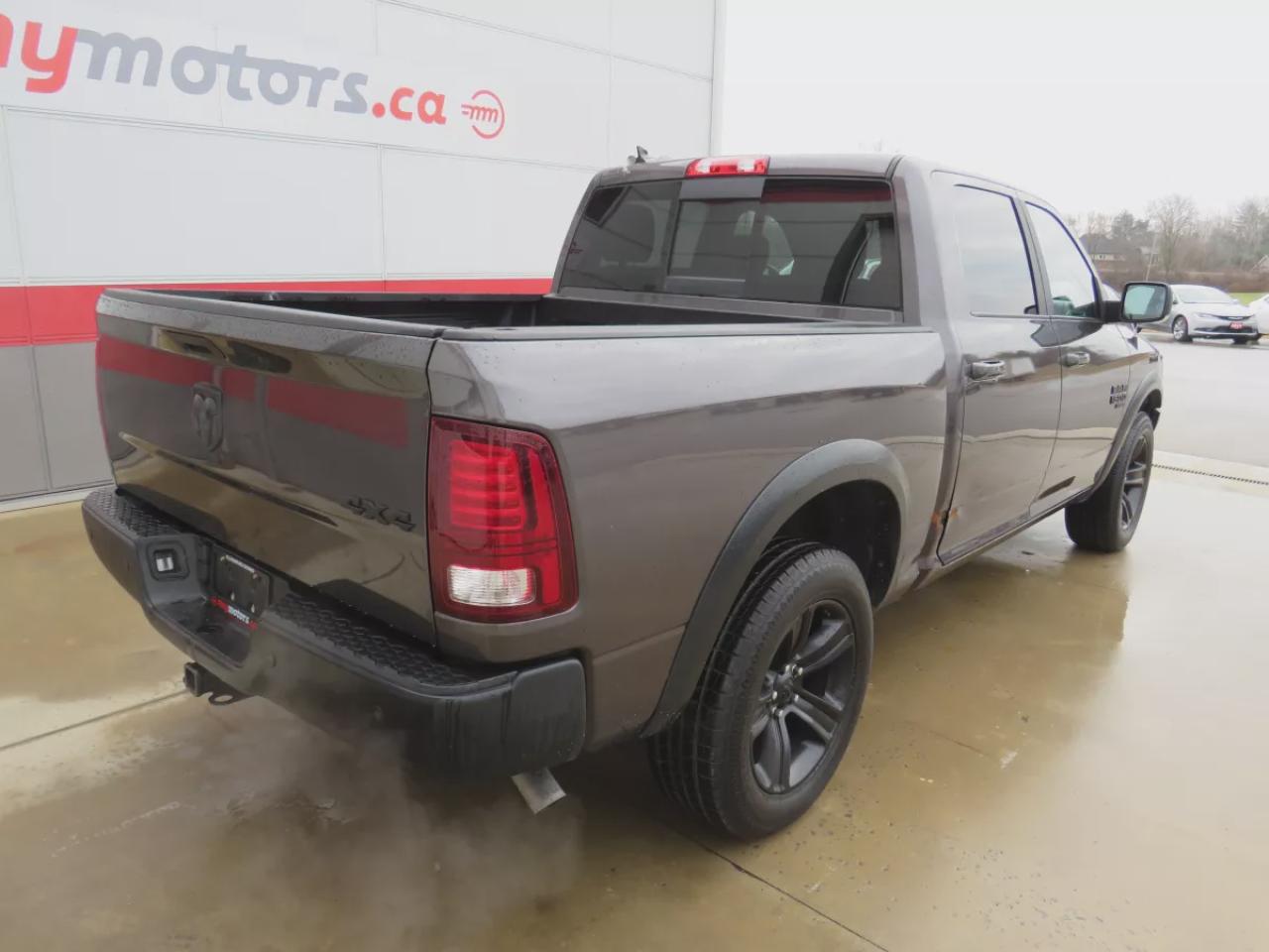2022 RAM 1500 Classic Warlock (**4WD**ALLOY RIMS**TRAILER HITCH**REMOTE START**REVERSE CAMERA**DIGITAL TOUCHSCREEN**BLUETOOTH**CRUISE CONTROL**PUSH  BUTTON START**DUAL CLIMATE CONTROL**) Photo