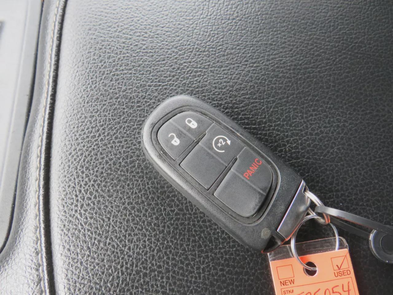 2022 RAM 1500 Classic Warlock (**4WD**ALLOY RIMS**TRAILER HITCH**REMOTE START**REVERSE CAMERA**DIGITAL TOUCHSCREEN**BLUETOOTH**CRUISE CONTROL**PUSH  BUTTON START**DUAL CLIMATE CONTROL**) Photo