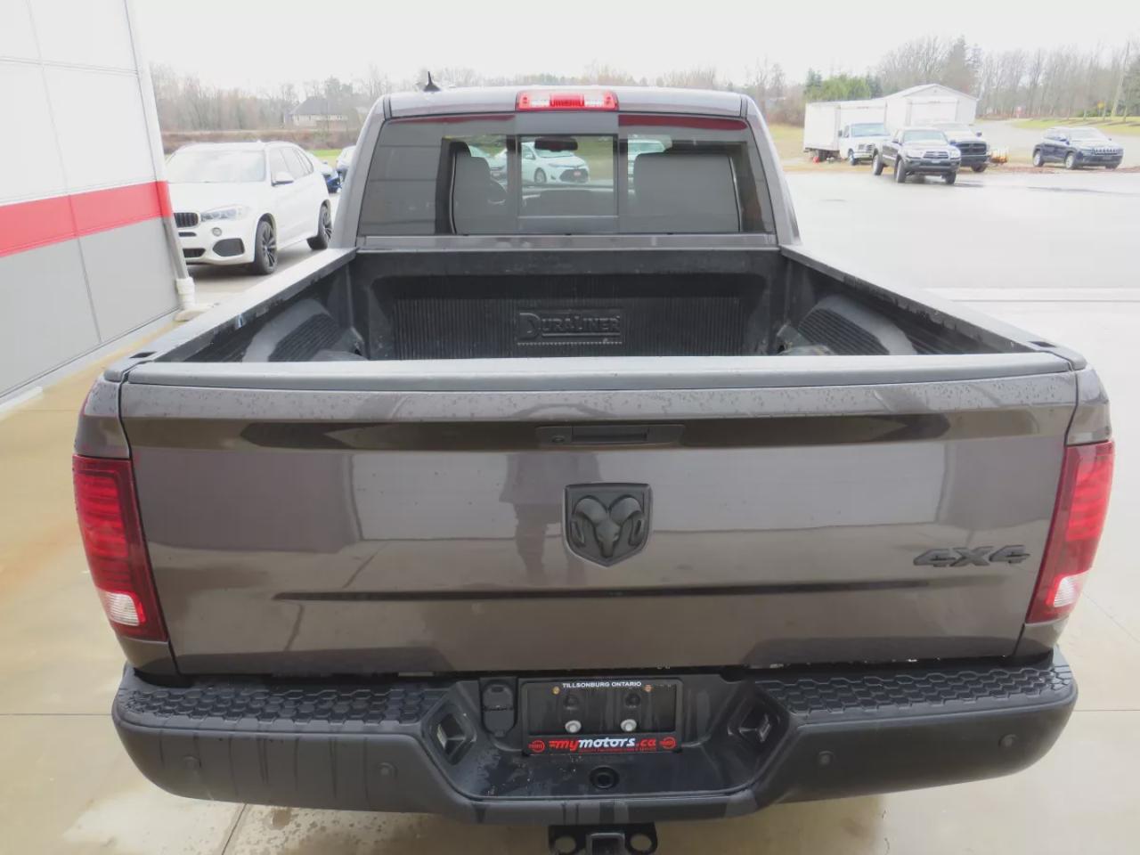 2022 RAM 1500 Classic Warlock (**4WD**ALLOY RIMS**TRAILER HITCH**REMOTE START**REVERSE CAMERA**DIGITAL TOUCHSCREEN**BLUETOOTH**CRUISE CONTROL**PUSH  BUTTON START**DUAL CLIMATE CONTROL**) Photo