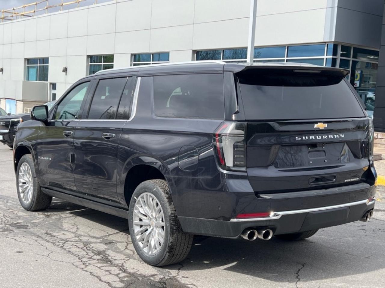 2025 Chevrolet Suburban Premier  - Leather Seats Photo2