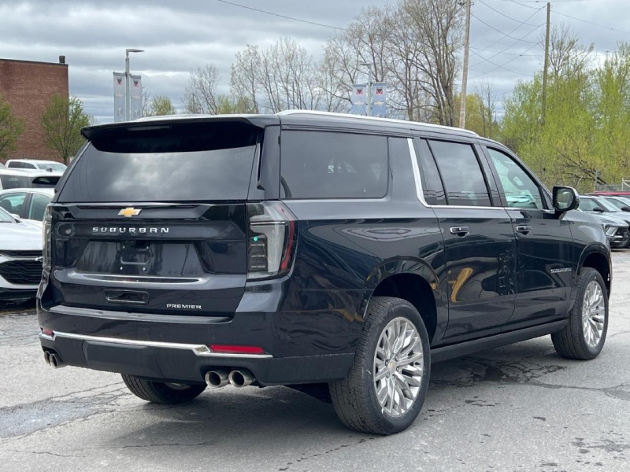 2025 Chevrolet Suburban Premier  - Leather Seats Photo4