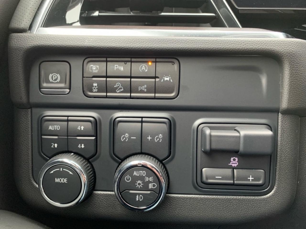 2025 Chevrolet Suburban Premier  - Leather Seats Photo