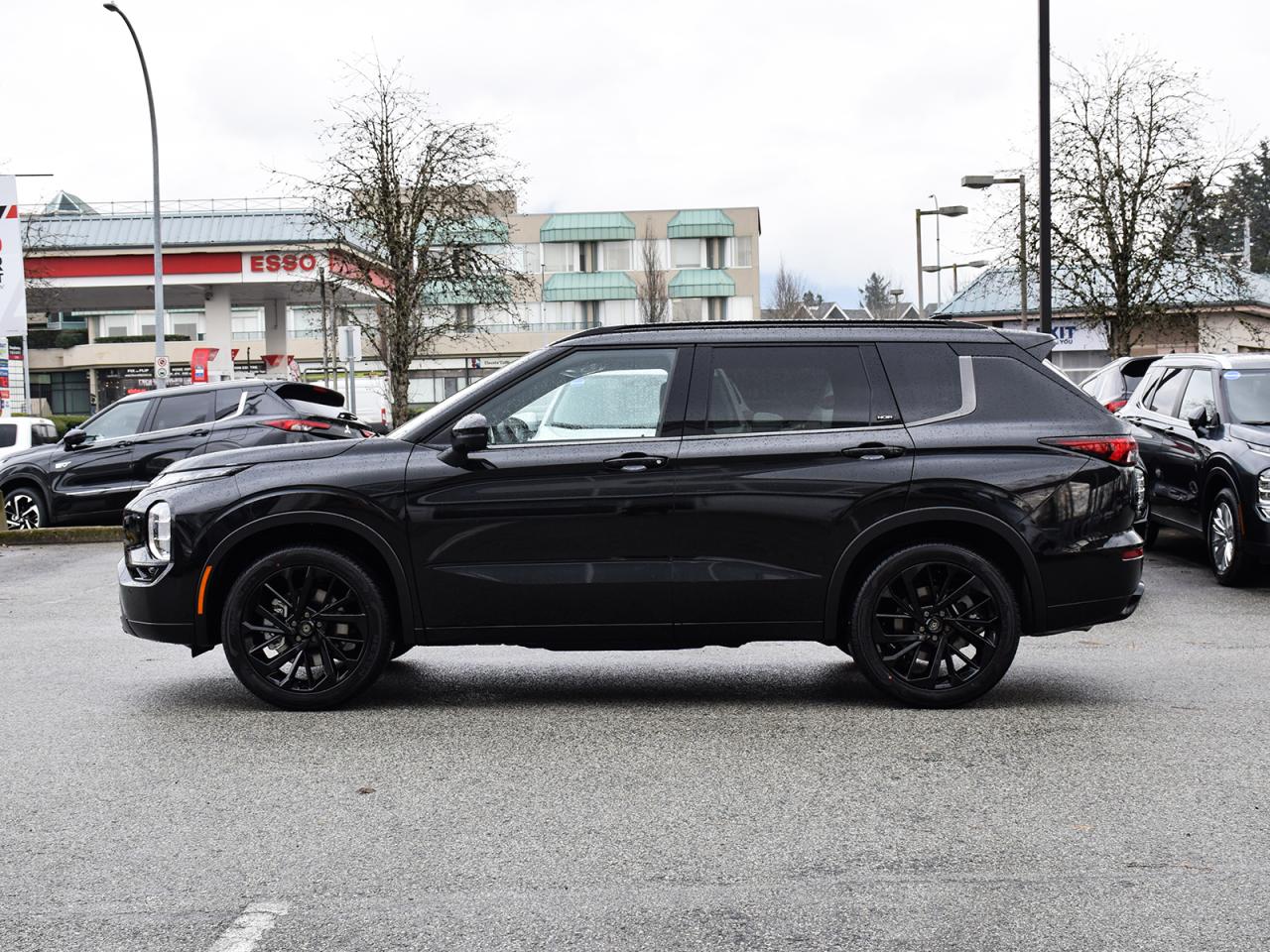 New 2024 Mitsubishi Outlander Noir - Black Alloy Wheels, Black Roof & Grille for sale in Coquitlam, BC