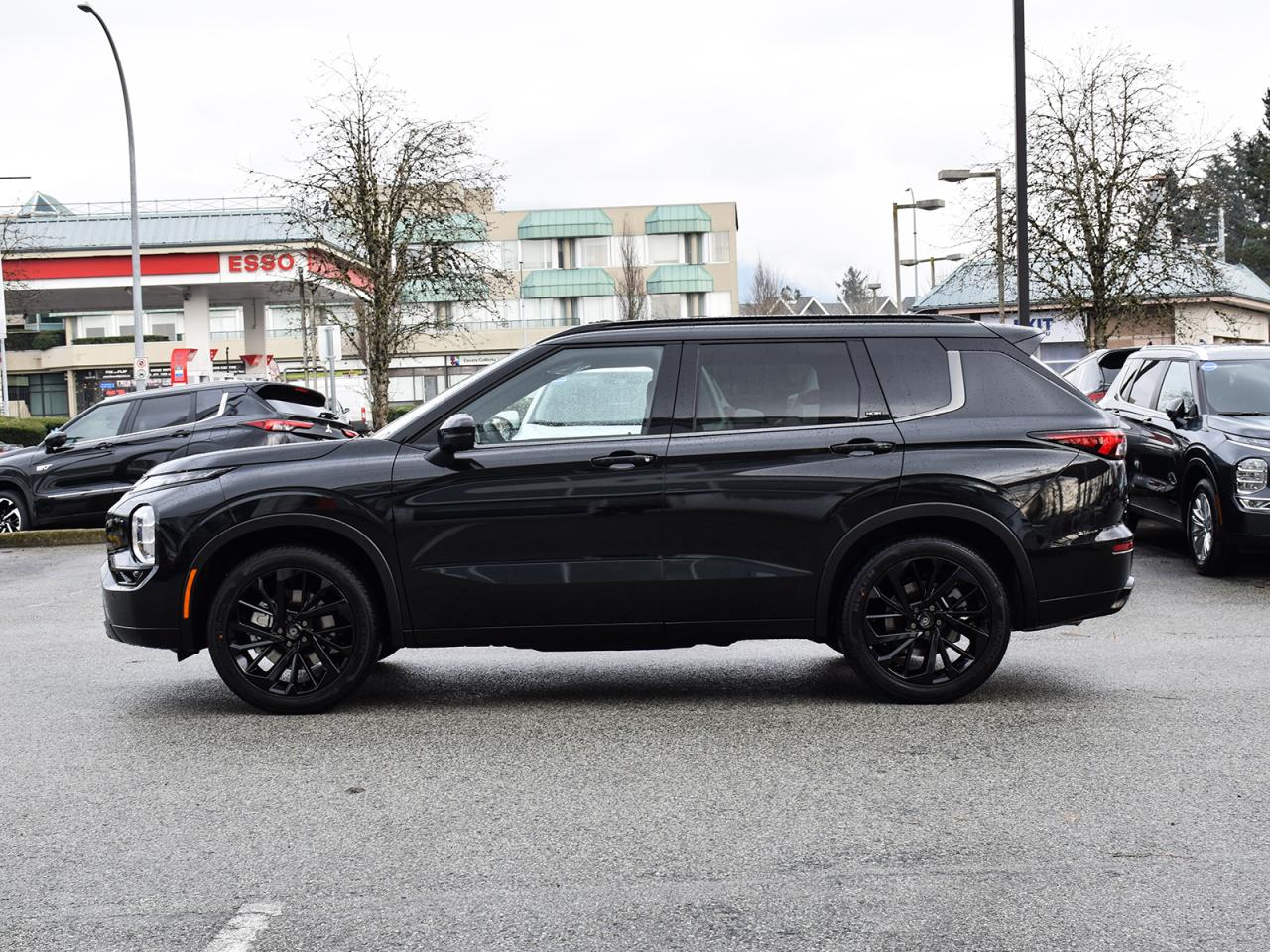 New 2024 Mitsubishi Outlander Noir - Black Alloy Wheels, Black Roof & Grille for sale in Coquitlam, BC