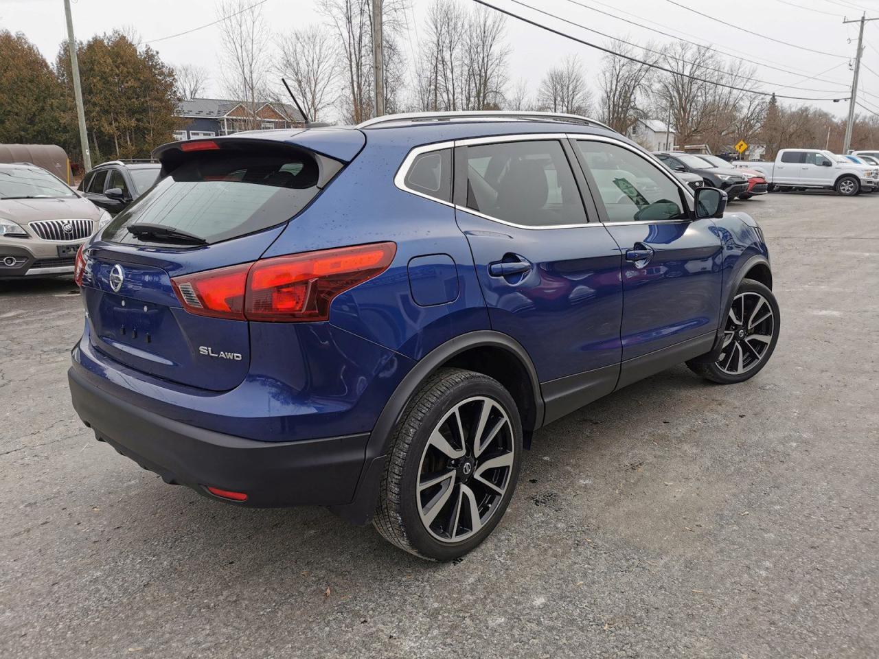 2017 Nissan Rogue Sport SL AWD - Photo #5