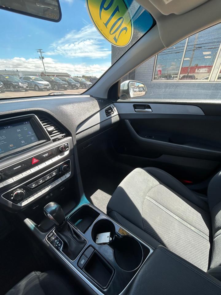 2019 Hyundai Sonata ESSENTIAL - Photo #9