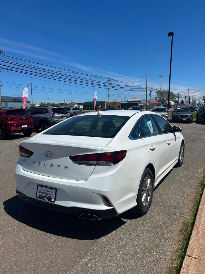 2019 Hyundai Sonata ESSENTIAL - Photo #4