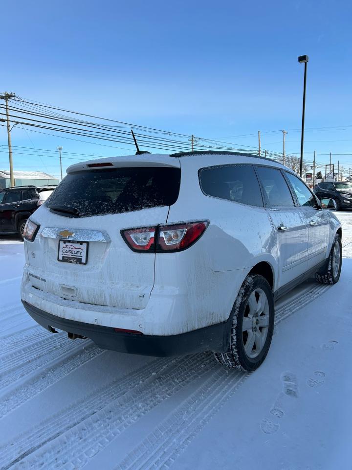 2017 Chevrolet Traverse LT - Photo #4