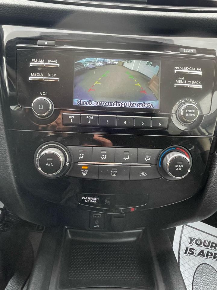 2017 Nissan Rogue SV - Photo #10