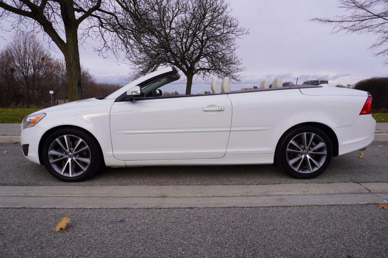 2011 Volvo C70 T5 / NO ACCIDENTS / WHITE ON WHITE /STUNNING SHAPE Photo2