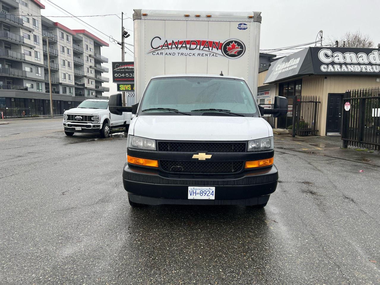 2023 Chevrolet Express 16' BOX TRUCK WITH LIFTGATE Photo2
