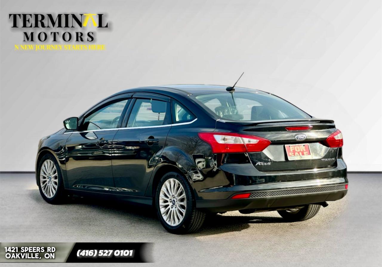 2012 Ford Focus Titanium Photo2