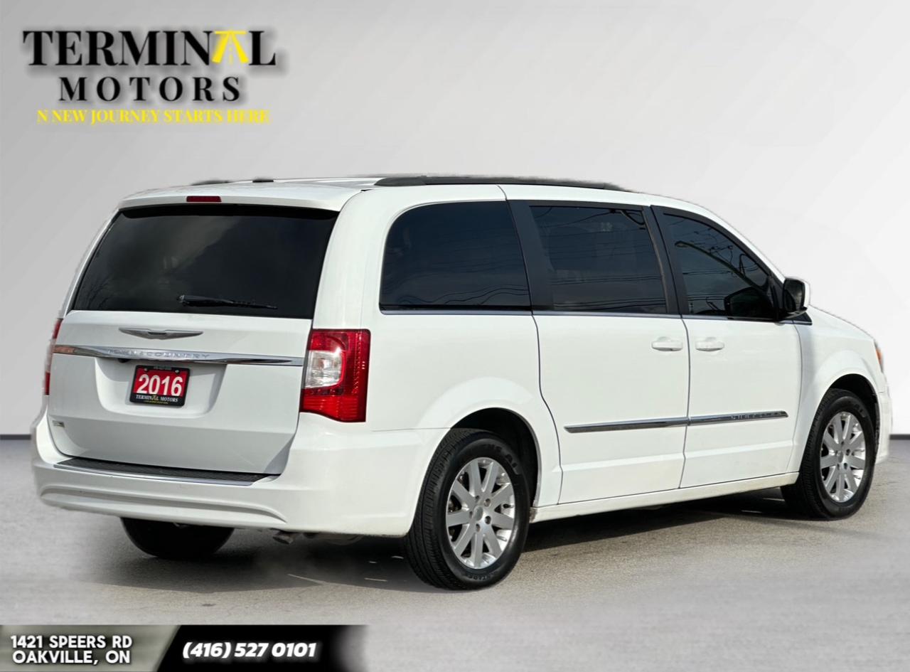 2016 Chrysler Town & Country TOURING Photo4
