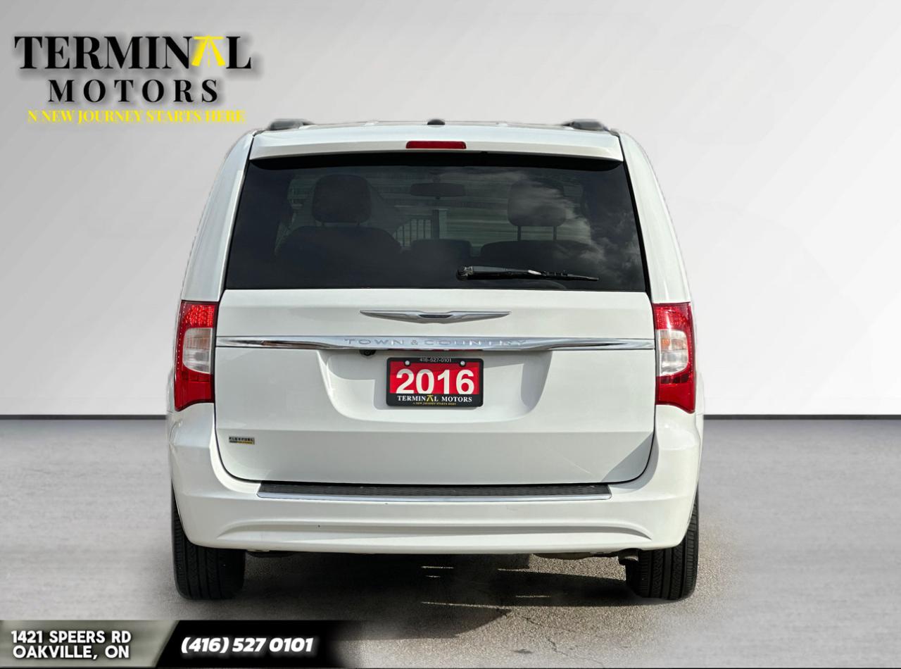 2016 Chrysler Town & Country TOURING Photo3