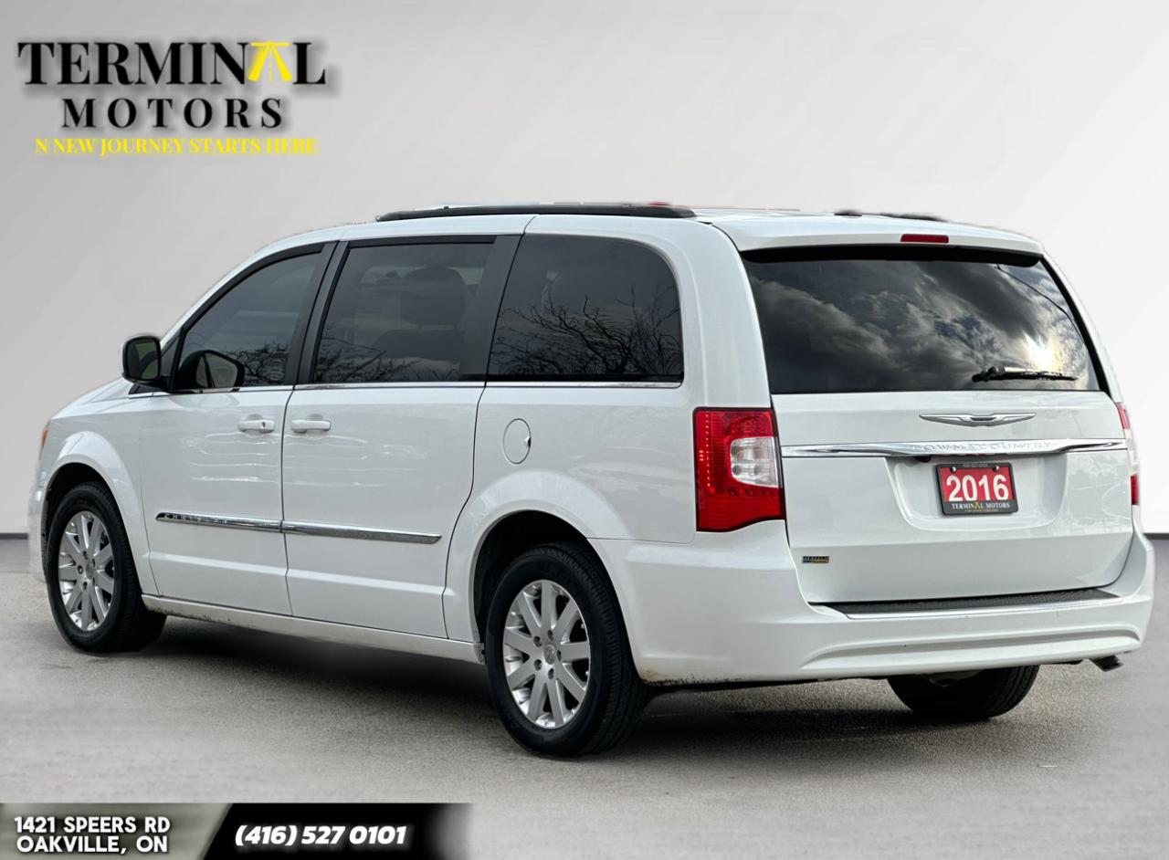 2016 Chrysler Town & Country TOURING Photo2