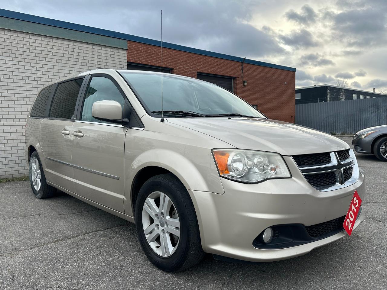 Used 2013 Dodge Grand Caravan Crew Plus *CERTIFIED*LOW KMS!!* for sale in North York, ON