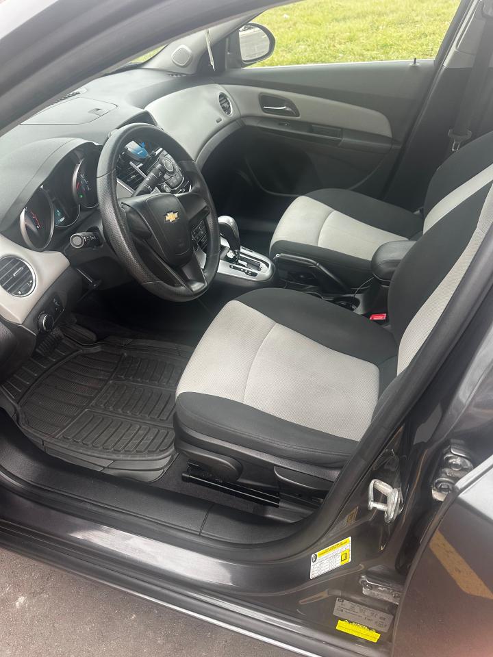 2011 Chevrolet Cruze  Photo2