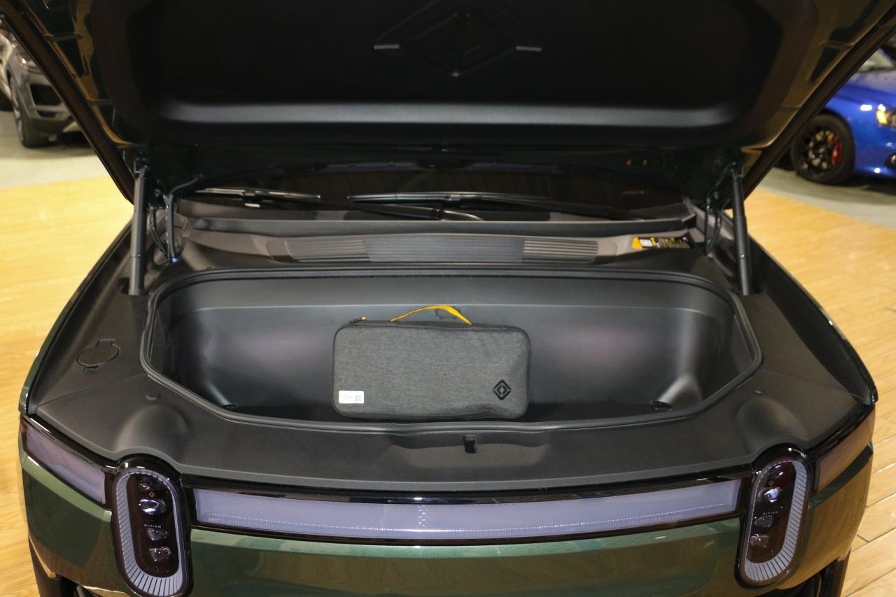 2024 Rivian R1T Adventure Dual-Motor Large Pack - Photo #35