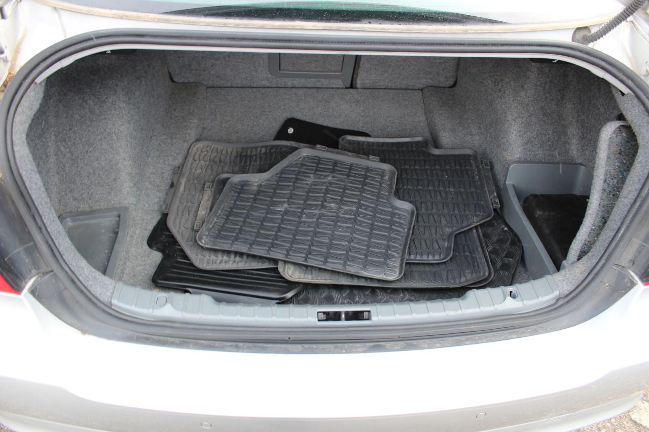 2011 BMW 3 Series  Photo