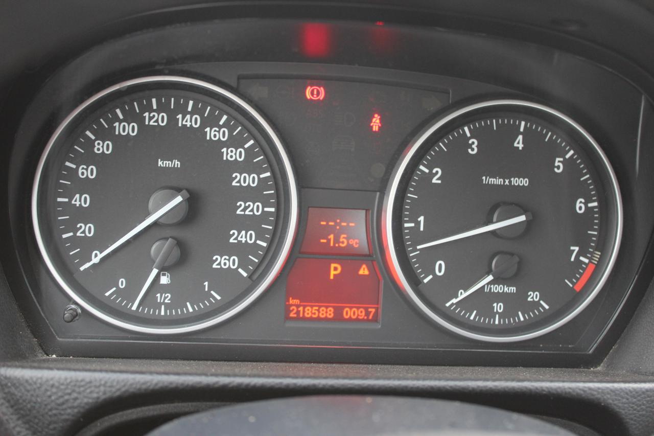 2011 BMW 3 Series  Photo