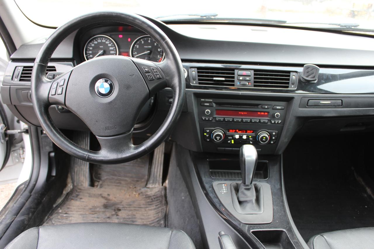 2011 BMW 3 Series  Photo